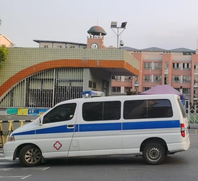 灵寿救护车出租护送骨折病人一公里多少钱